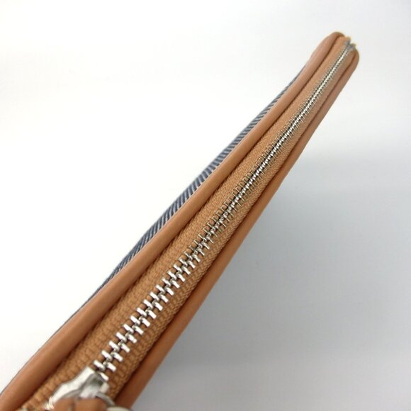 Authentic BURBERRY Pouch leather [Used] - Picture 6 of 11